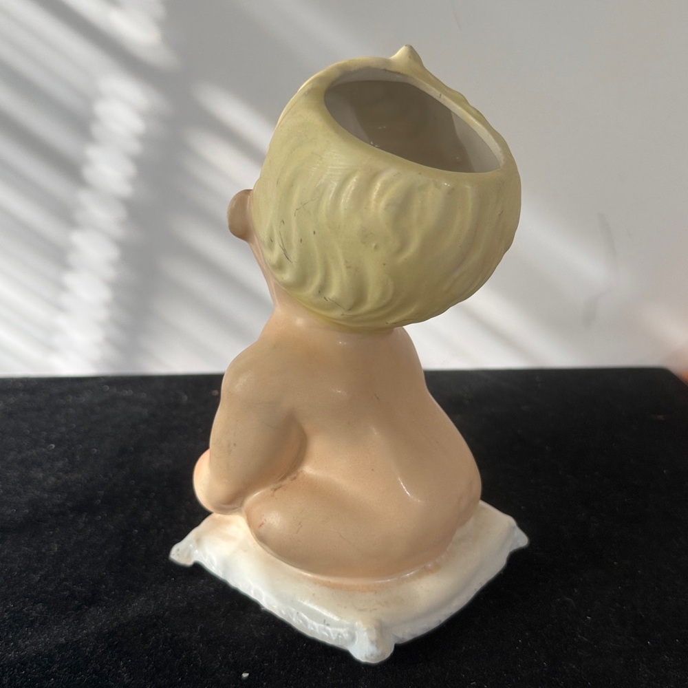 Vintage Baby Boy On A Pillow Ceramic Vase Plantor By Velco Ceramics made Japan - Picture 3 of 7